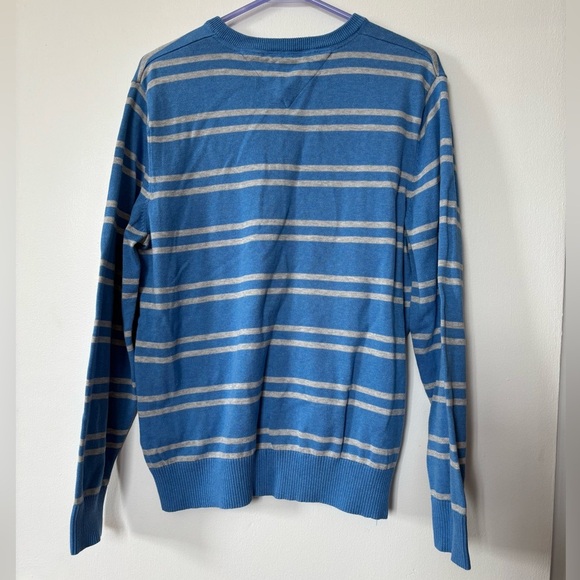🎉4/30$🎉 Tommy Hilfiger Blue and White V-Neck Sweater▫️ - Picture 4 of 4